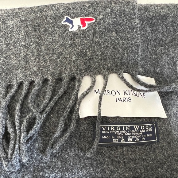 MAISON KITSUNÉ Gray Fox Patch Scarf - Picture 3 of 3